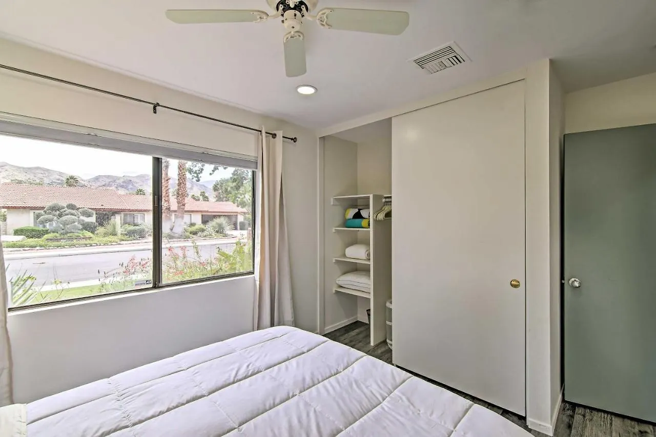 Palm Springs Home Covered Patio, Pool And Games! Feriehus