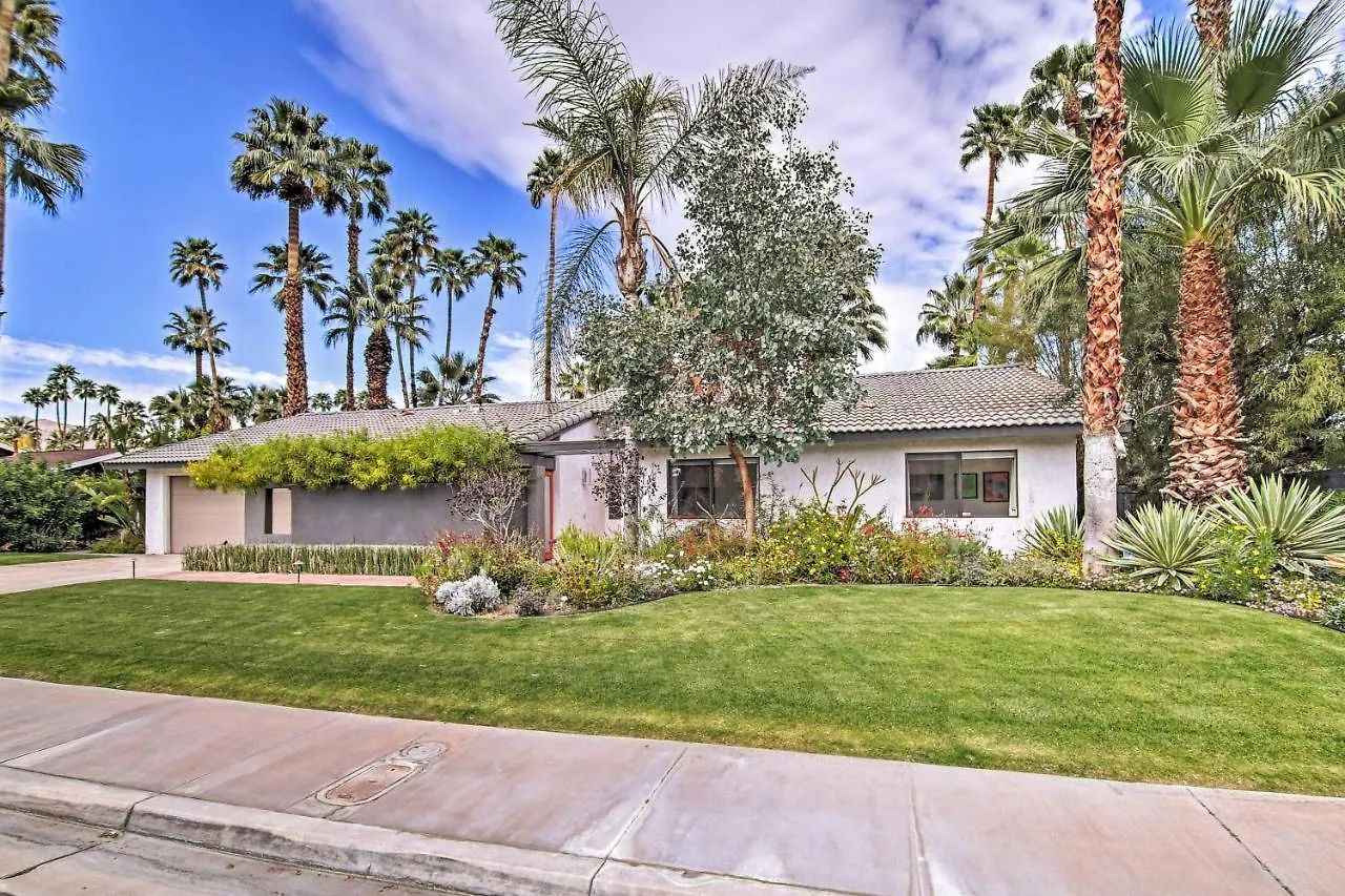 Palm Springs Home Covered Patio, Pool And Games! Feriehus
