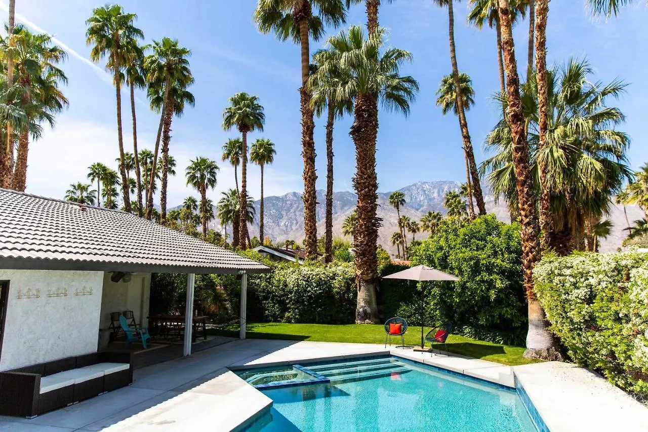 Palm Springs Home Covered Patio, Pool And Games! USA