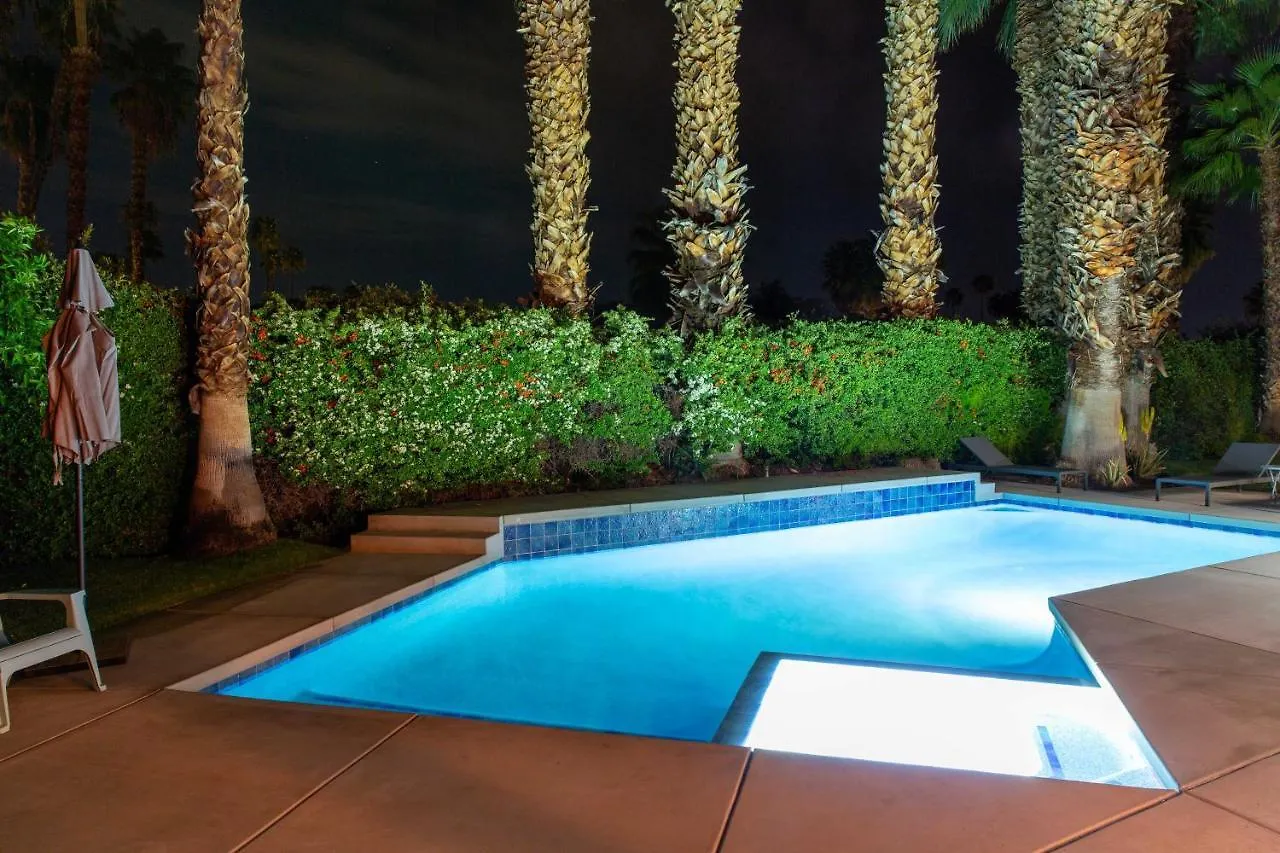 Palm Springs Home Covered Patio, Pool And Games! USA